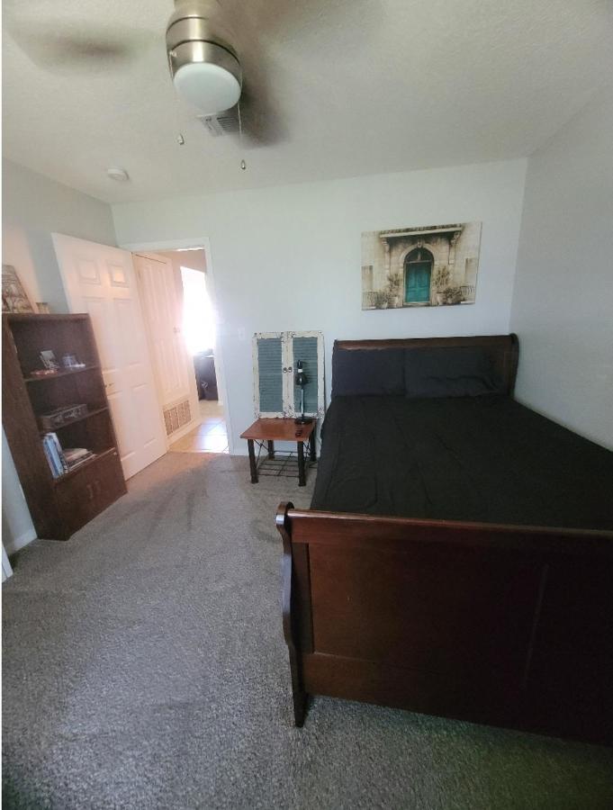 Bedroom Four Minutes From Beach Pensacola Exterior foto