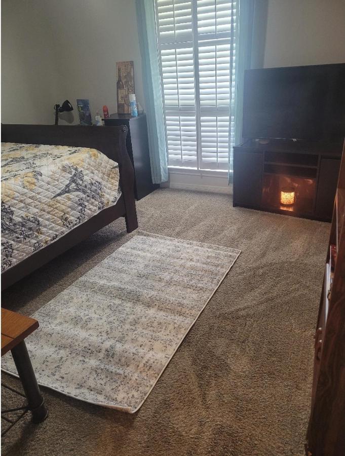 Bedroom Four Minutes From Beach Pensacola Exterior foto