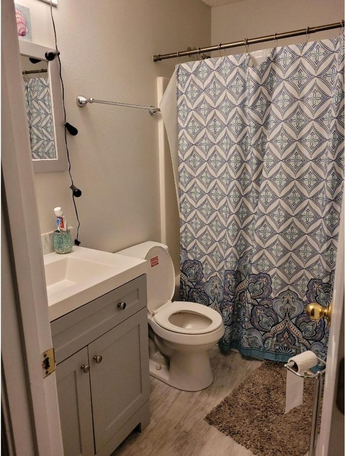 Bedroom Four Minutes From Beach Pensacola Exterior foto