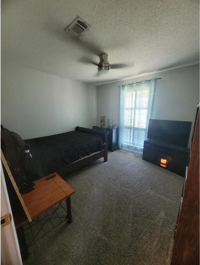 Bedroom Four Minutes From Beach Pensacola Exterior foto